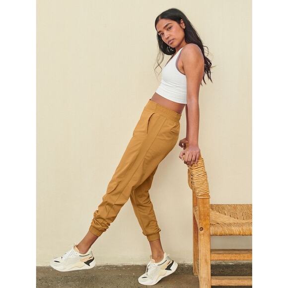 ATHLETA Mustard Yellow Nylon Textured Brooklyn Jogger Pants Joggers - Picture 1 of 13